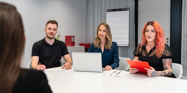 Pohovor v office s kandidátkou