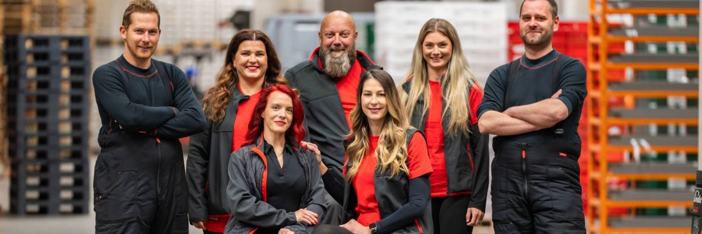 pracovníci logistiky v sklade