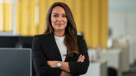 Špecialistka z oddelenia rozvoja v office